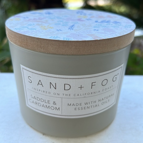 Saddle & Cardamon Scented Candle - Picture 7 of 11